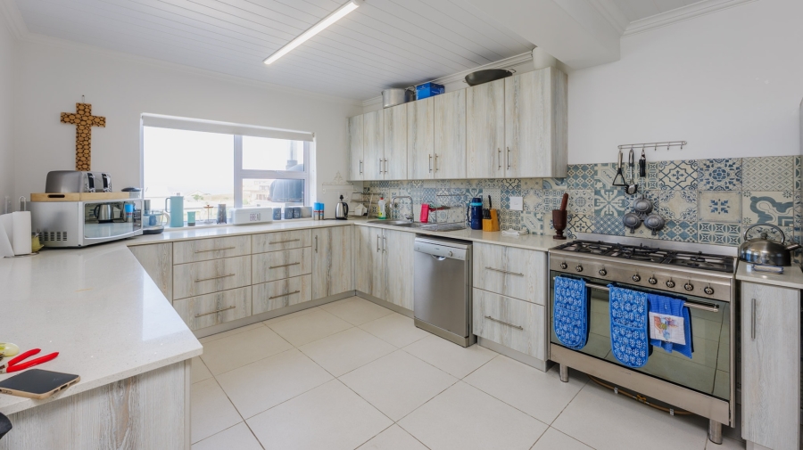 4 Bedroom Property for Sale in Oceanview Heights Western Cape